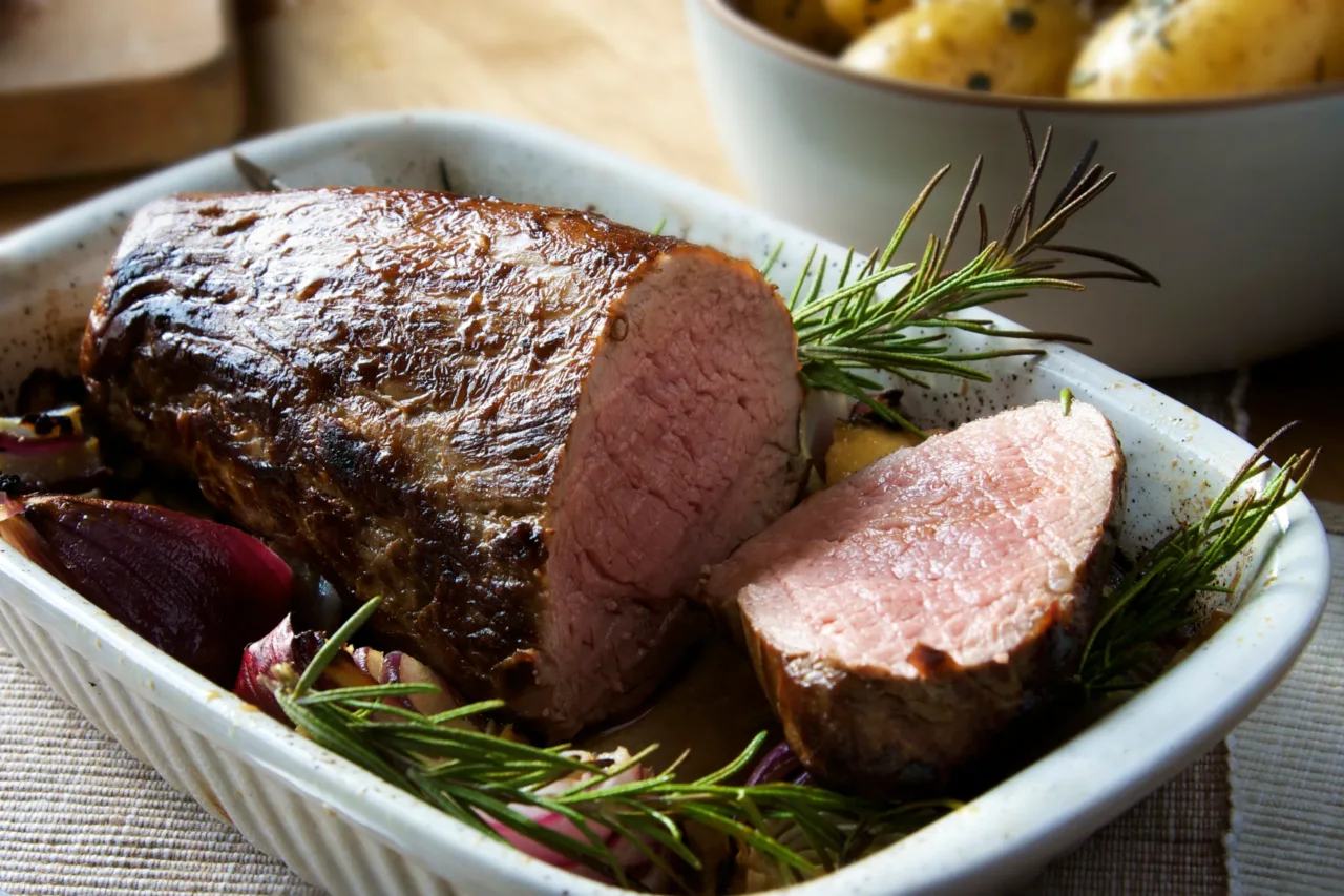 Arrosto di vitello che resta rosa e succoso con la cottura dolce