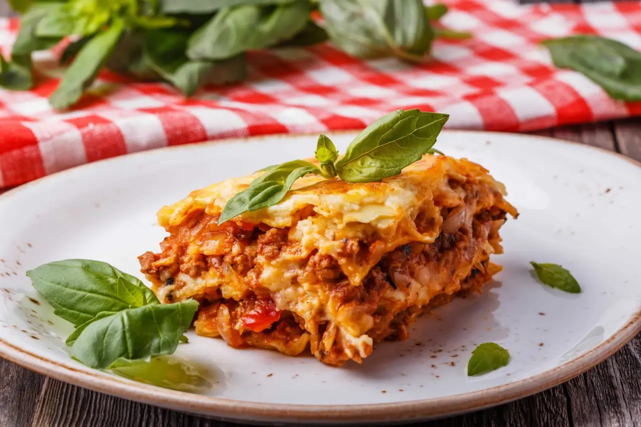 Come fare le lasagne al forno perfette: il segreto per una besciamella cremosa