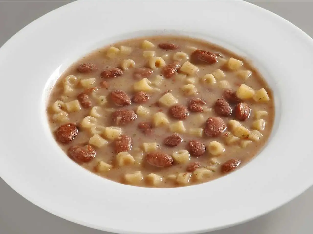 Come cucinare la pasta con i fagioli: la ricetta semplice e veloce