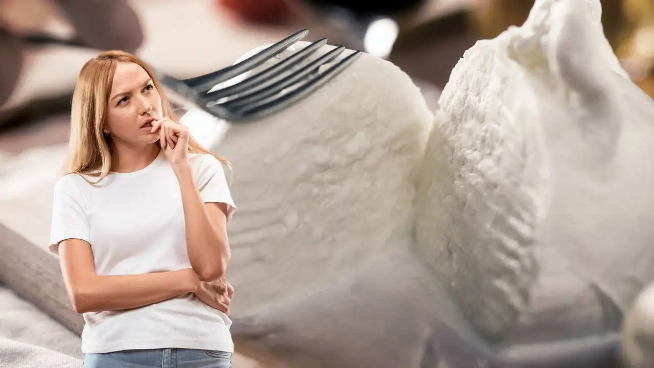 Non buttare l’acqua della mozzarella: ecco come usarla per migliorare i tuoi piatti