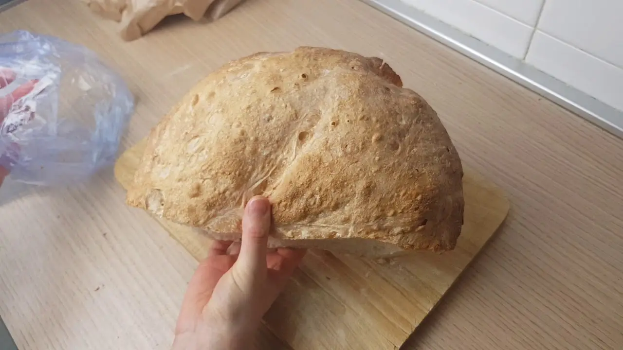 Come fare il pane in casa: ecco il trucco per una crosta croccante