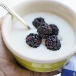 Come preparare lo yogurt in casa? Il metodo facile senza yogurtiera