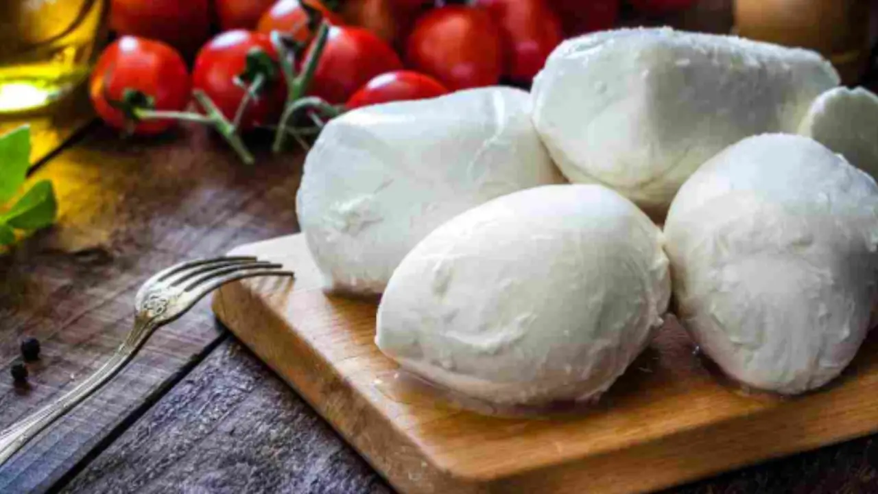 Come conservare la mozzarella correttamente: il metodo che pochi conoscono