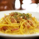 Come preparare una pasta alla carbonara cremosa: il trucco dello chef