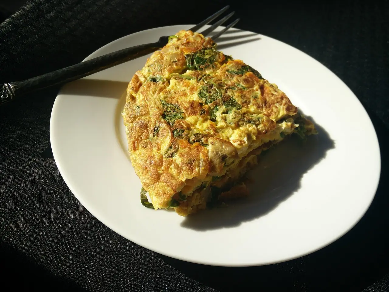 Frittata alta e gonfia: l’ingrediente inaspettato che nessuno usa