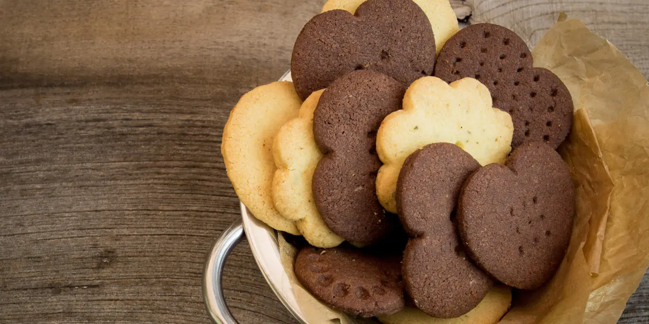 Biscotti fragranti che non perdono forma grazie alla doppia cottura